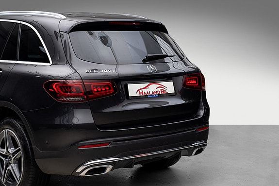 Mercedes-Benz GLC300 e 6 of 30