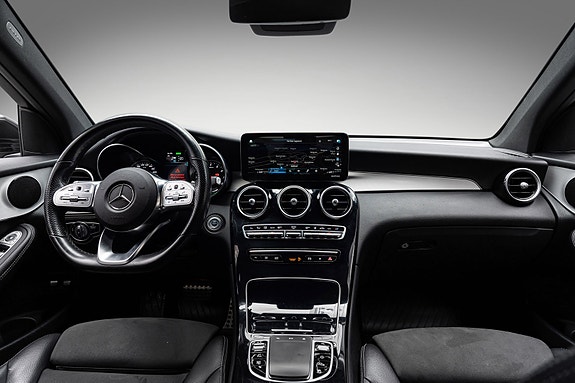 Mercedes-Benz GLC300 e 11 of 30