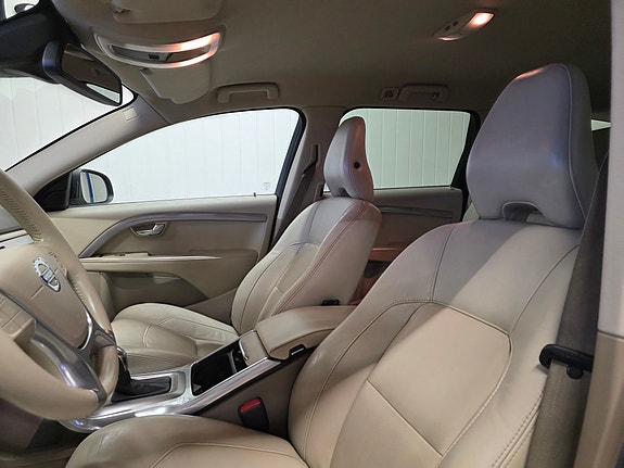 Volvo V70 11 of 20