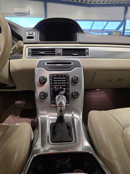 Volvo V70 8 of 20