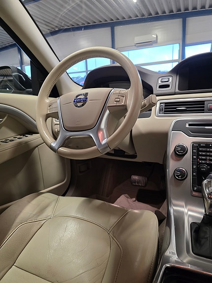 Volvo V70 9 of 20