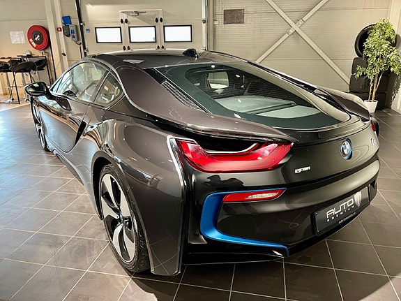 BMW i8 13 of 30