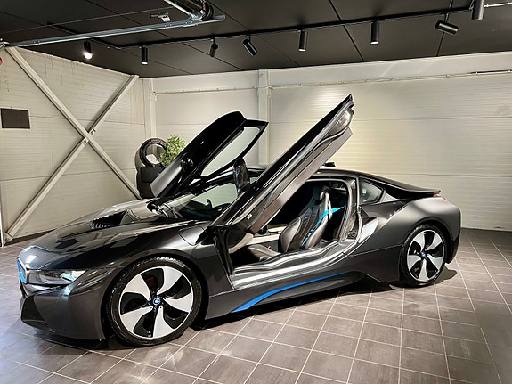 BMW i8 3 of 5