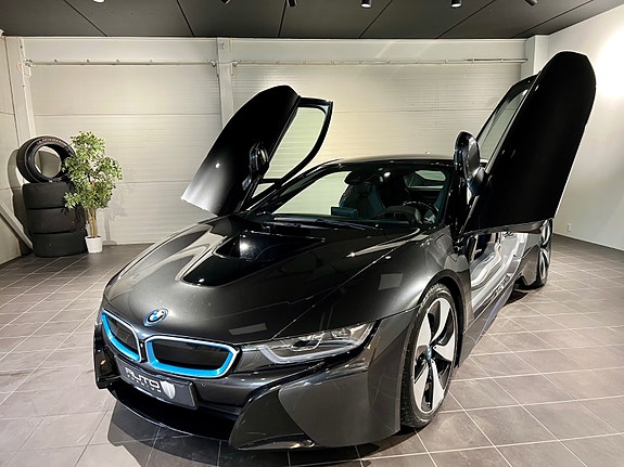 BMW i8 2 of 5