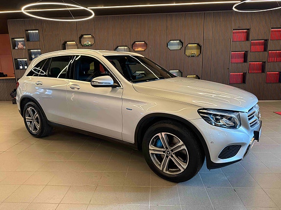 Mercedes-Benz GLC350 e 2 of 5
