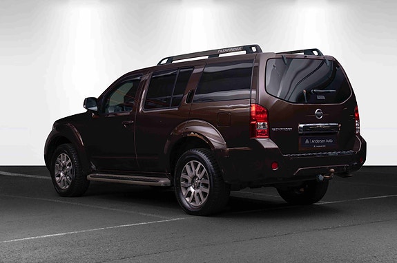 Nissan Pathfinder 3 of 5
