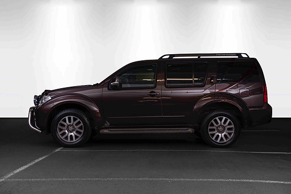 Nissan Pathfinder 2 of 5