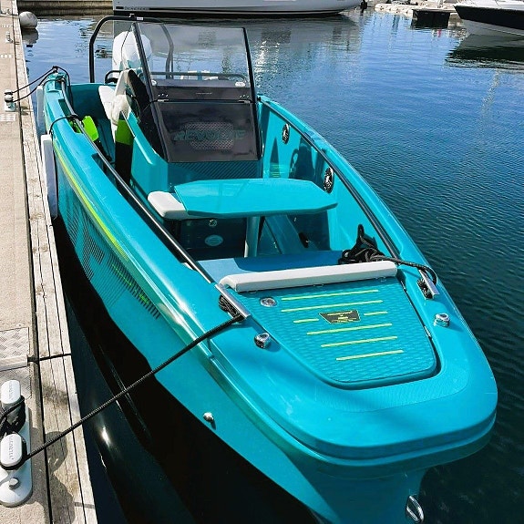 Axopar  Spyder Revolve 22 2 of 5