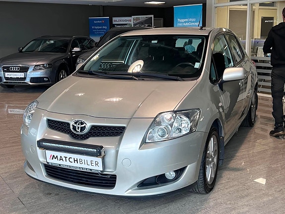 Toyota Auris 3 of 5