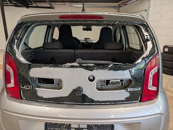 Volkswagen UP! 3 of 30