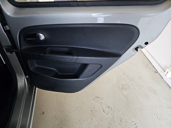 Volkswagen UP! 8 of 30