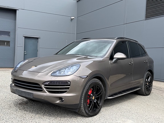 Porsche Cayenne 3 of 5