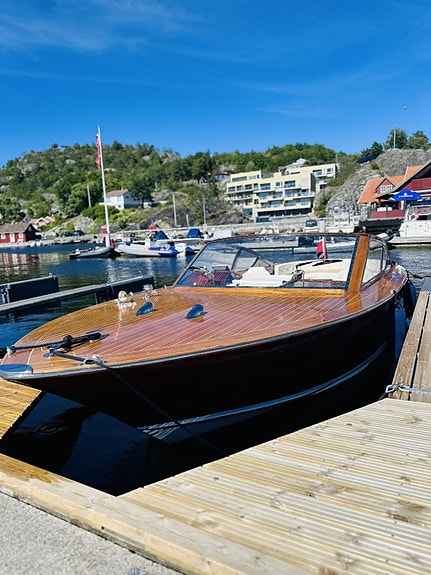 Eikeli 24 fot 1995 mod m/ baugpropell - Mercruiser 350 hk V8 bensin