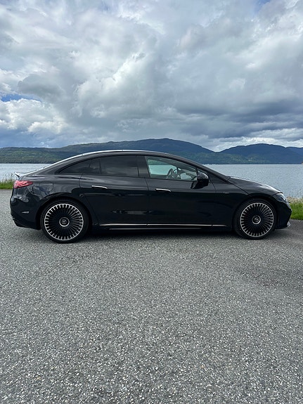Mercedes-Benz EQE43 2 of 30