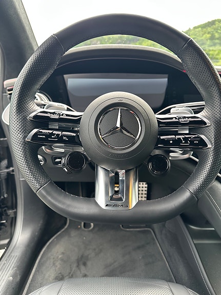 Mercedes-Benz EQE43 16 of 30