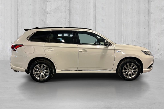 Mitsubishi Outlander 2 of 23