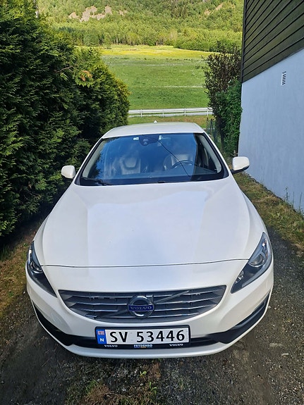 Volvo S60 2 of 5