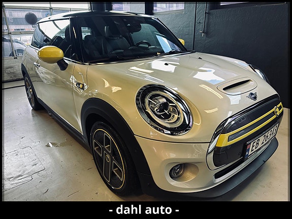 MINI Cooper SE 3 of 5