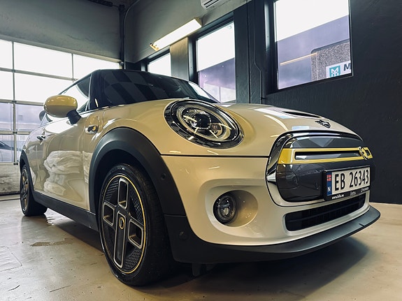 MINI Cooper SE 4 of 5