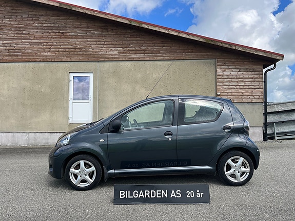 Toyota Aygo 2 of 10