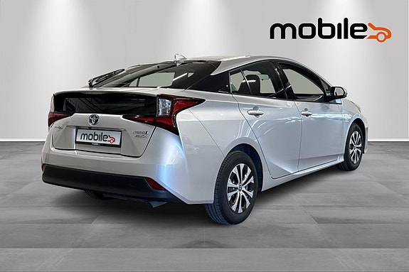 Toyota Prius 3 of 5