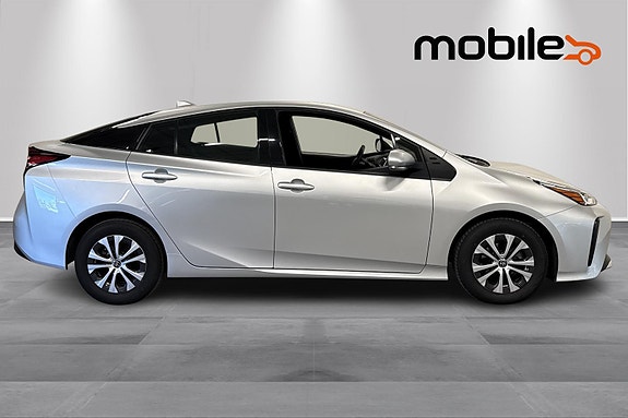 Toyota Prius 2 of 5