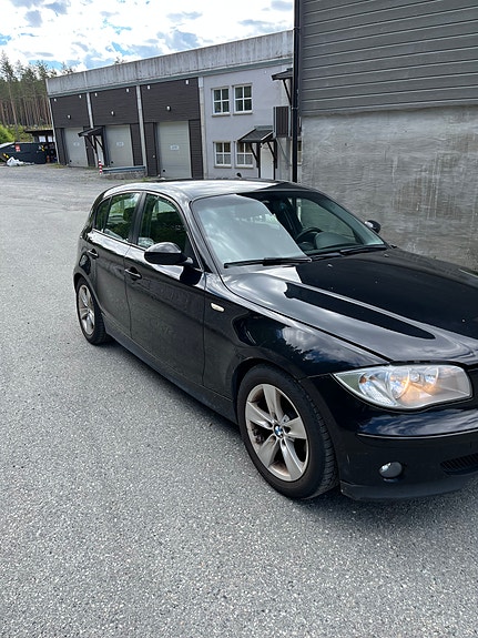 BMW 118d 2 of 6