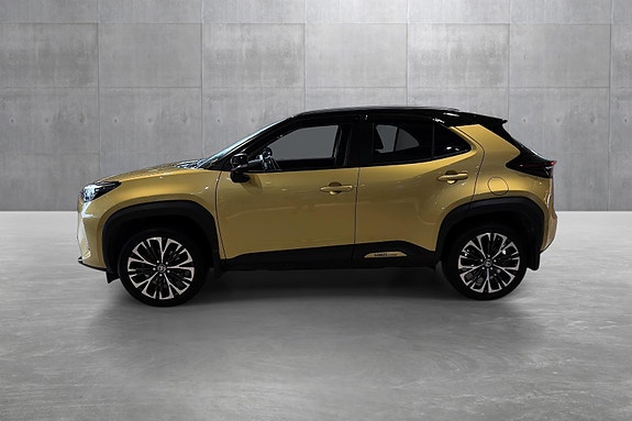 Toyota Yaris Cross 2 of 5