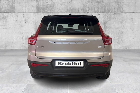 Volvo XC40 4 of 5