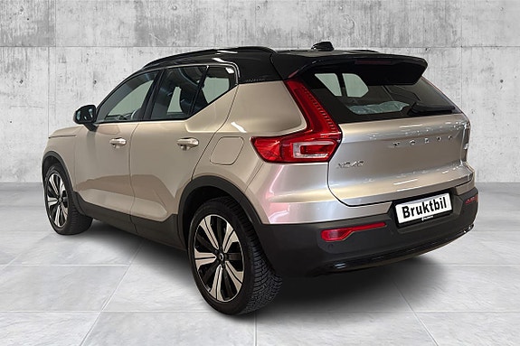 Volvo XC40 3 of 5