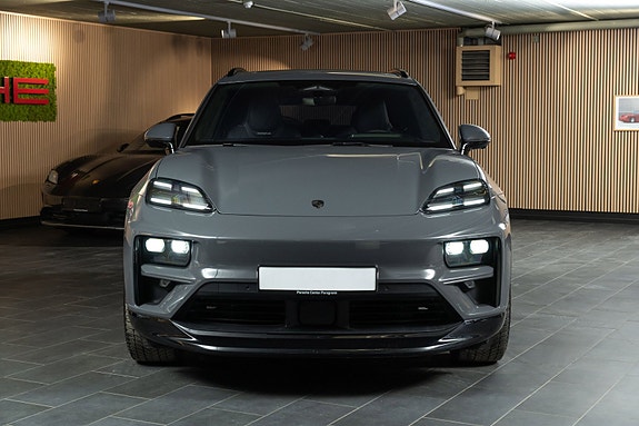 Porsche Macan 2 of 30