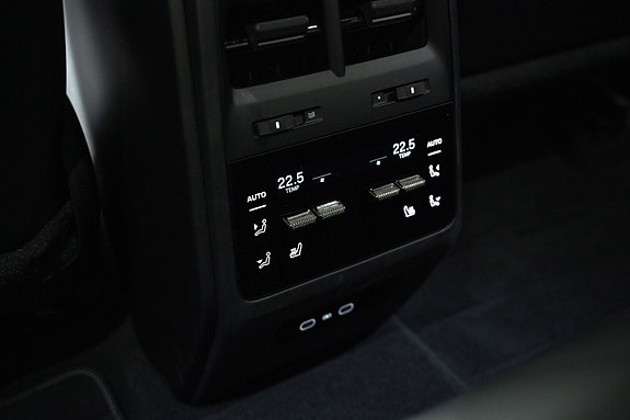 Porsche Macan 23 of 30