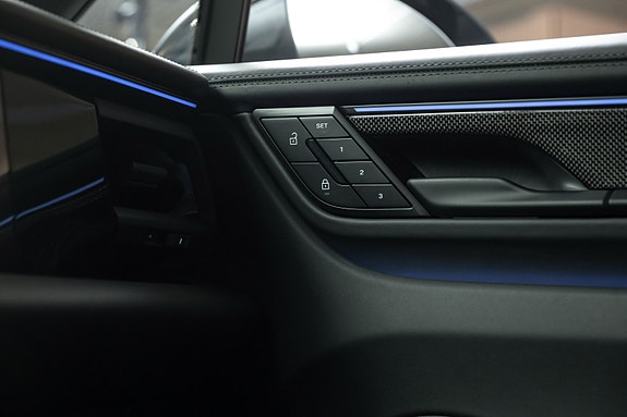 Porsche Macan 16 of 30