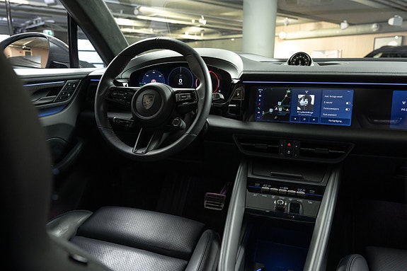 Porsche Macan 29 of 30