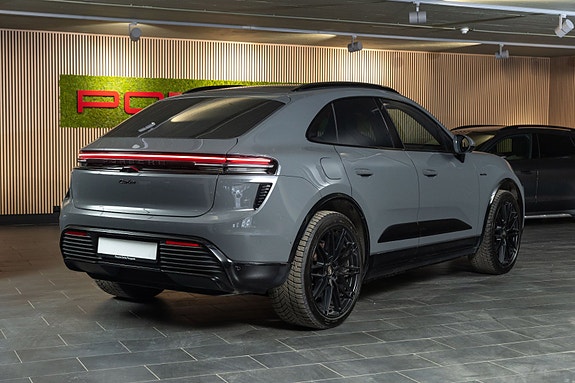 Porsche Macan 7 of 30