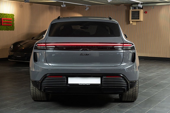Porsche Macan 5 of 30