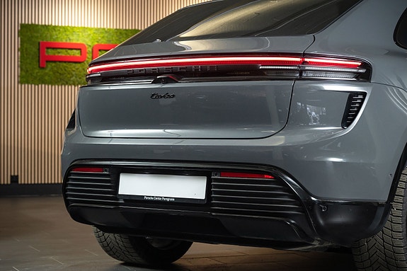 Porsche Macan 6 of 30