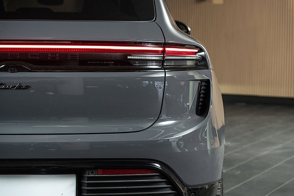 Porsche Macan 4 of 30