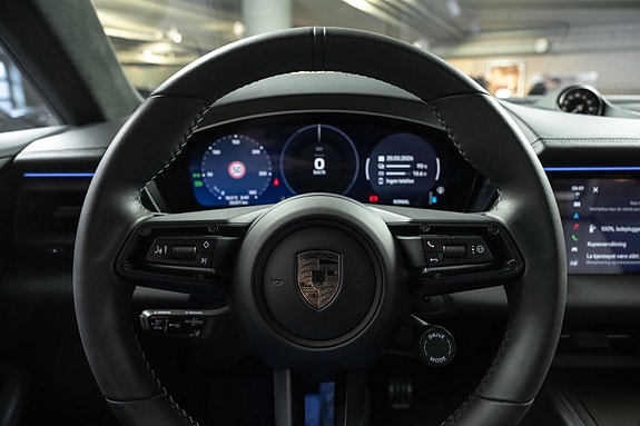 Porsche Macan 25 of 30