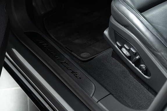 Porsche Macan 19 of 30