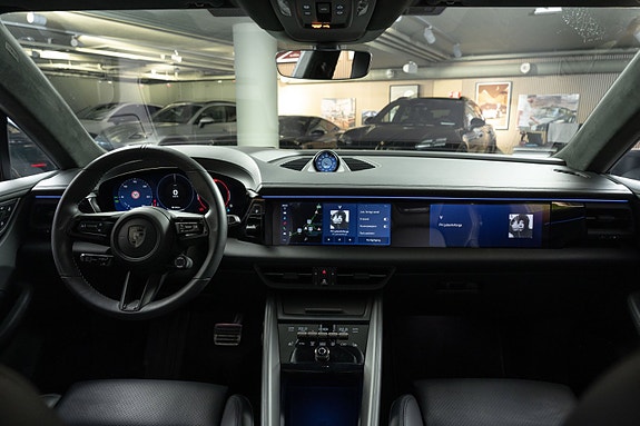Porsche Macan 24 of 30