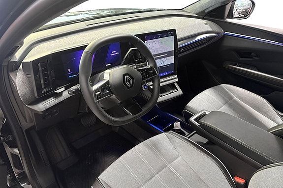 Renault Scenic E-Tech 9 of 19