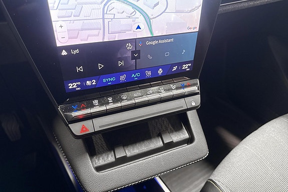Renault Scenic E-Tech 12 of 19