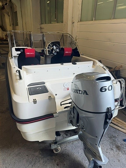 Micore  48 BR med 60hk Honda 2 of 9