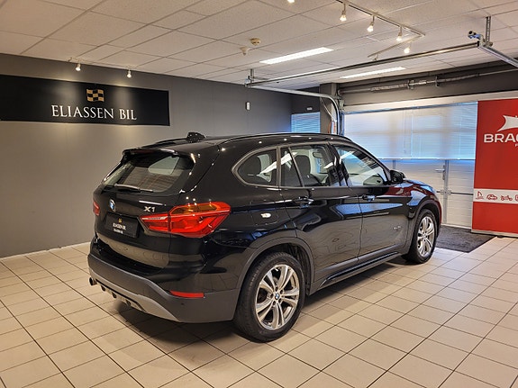 BMW X1 4 of 5