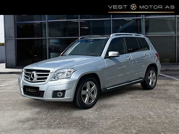 Mercedes-Benz GLK320 3 of 5