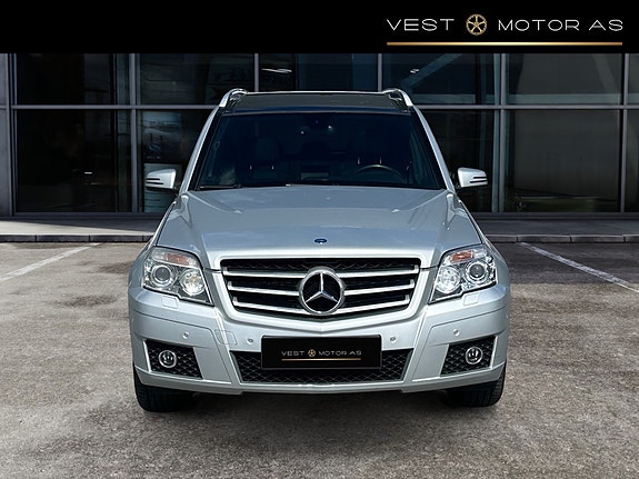 Mercedes-Benz GLK320 2 of 5