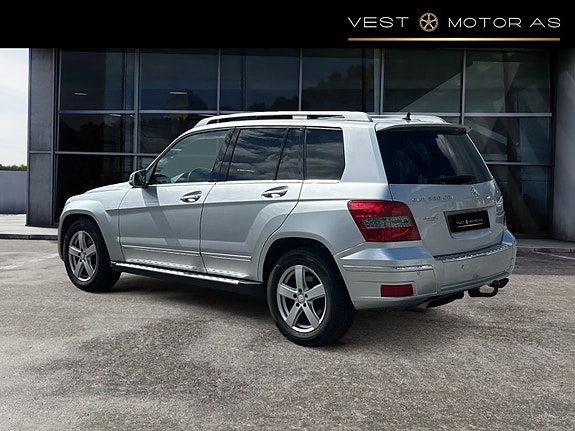 Mercedes-Benz GLK320 5 of 5