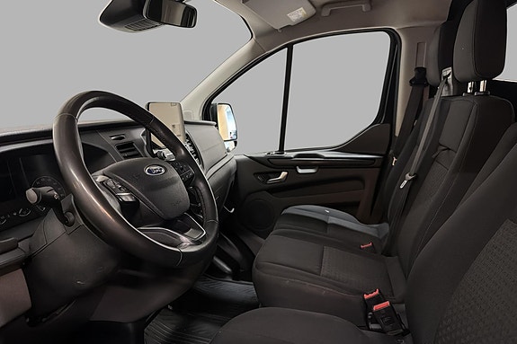 Ford Transit Custom 13 of 19