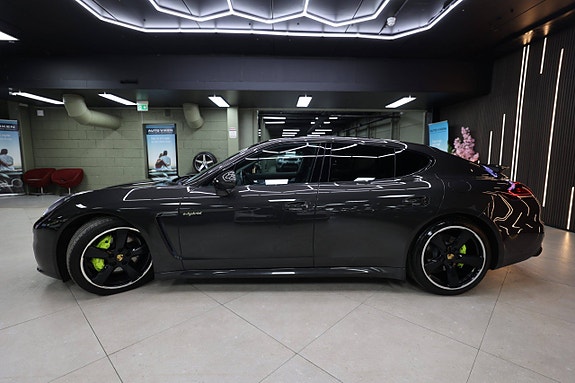 Porsche Panamera 5 of 5